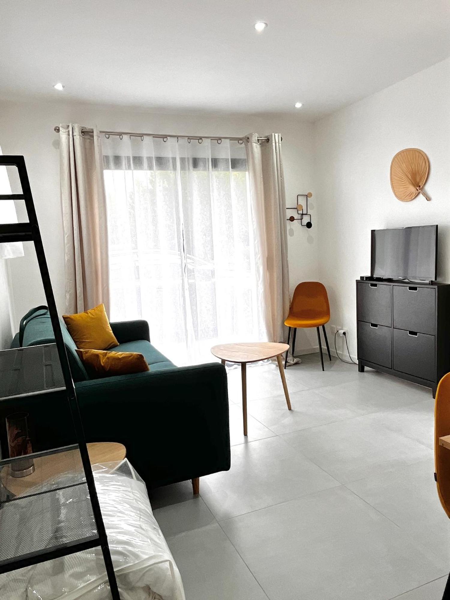 Chambre Independante Rdc Avec Sdb, Wc Et Parking Chambray-lès-Tours Екстериор снимка