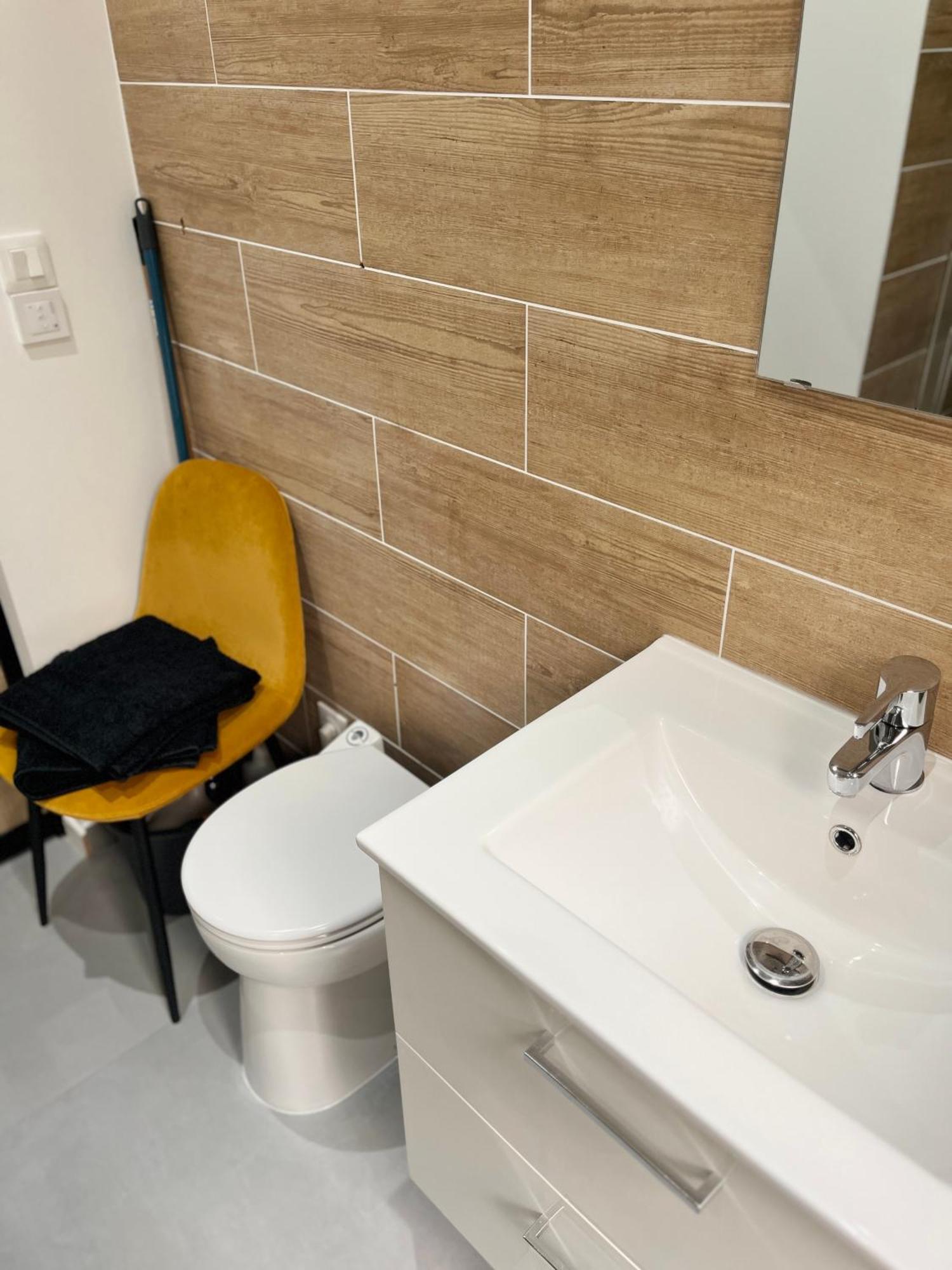 Chambre Independante Rdc Avec Sdb, Wc Et Parking Chambray-lès-Tours Екстериор снимка